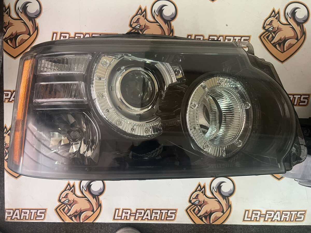 LR030757 REFLEKTOR PRAWY adaptacyjny Bixenon Range Rover Sport L320 (2005-2013) używany
